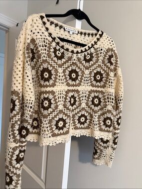 10 for $20 🔥 Floral Motif Long Sleeve Top - Cream & Brown